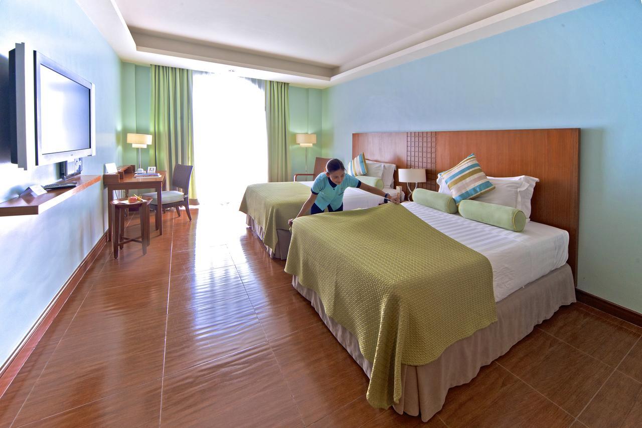 The Lighthouse Marina Resort Olongapo Buitenkant foto